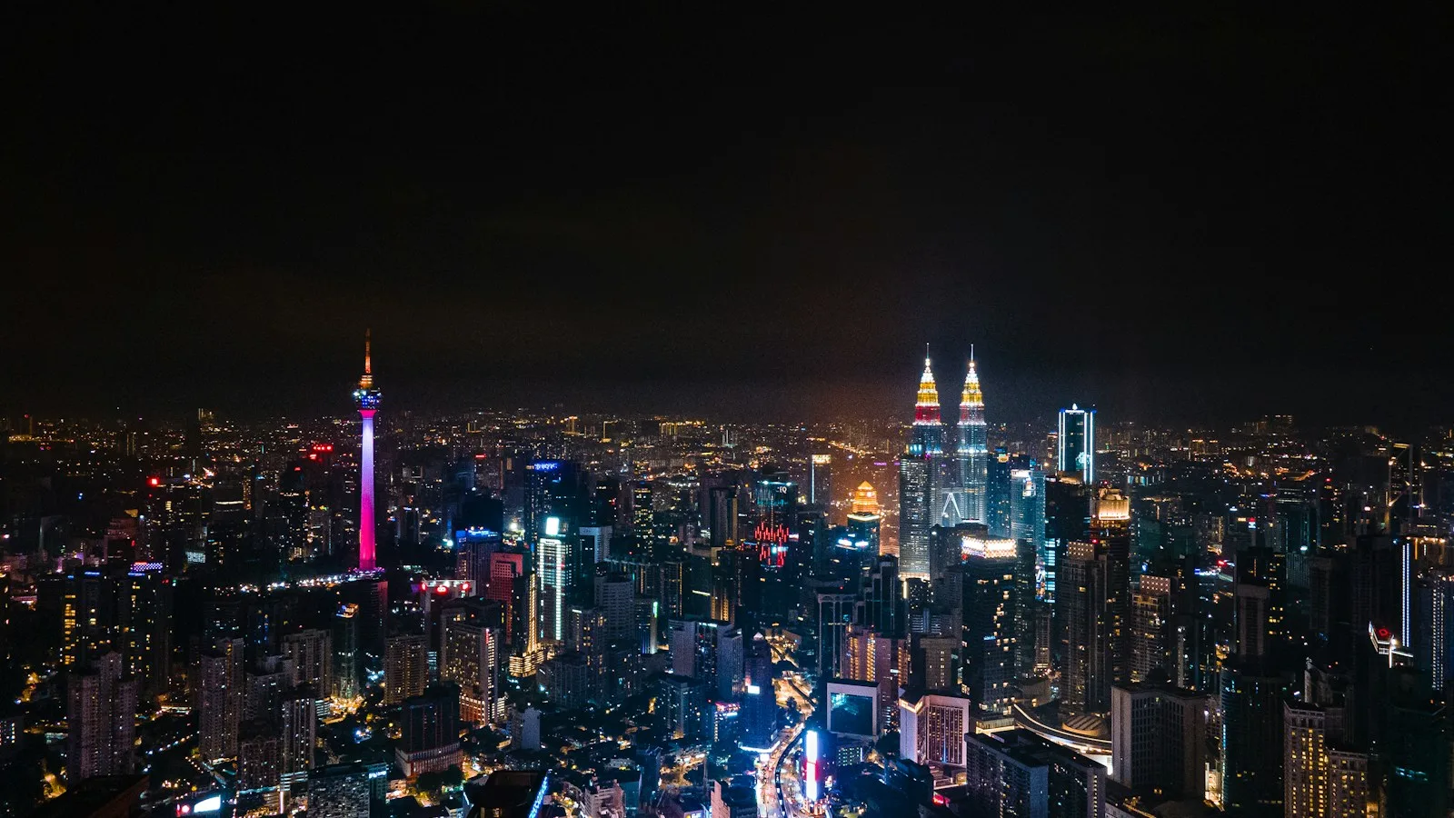 Boire dans les bars et rooftops : ce qui change selon la ville