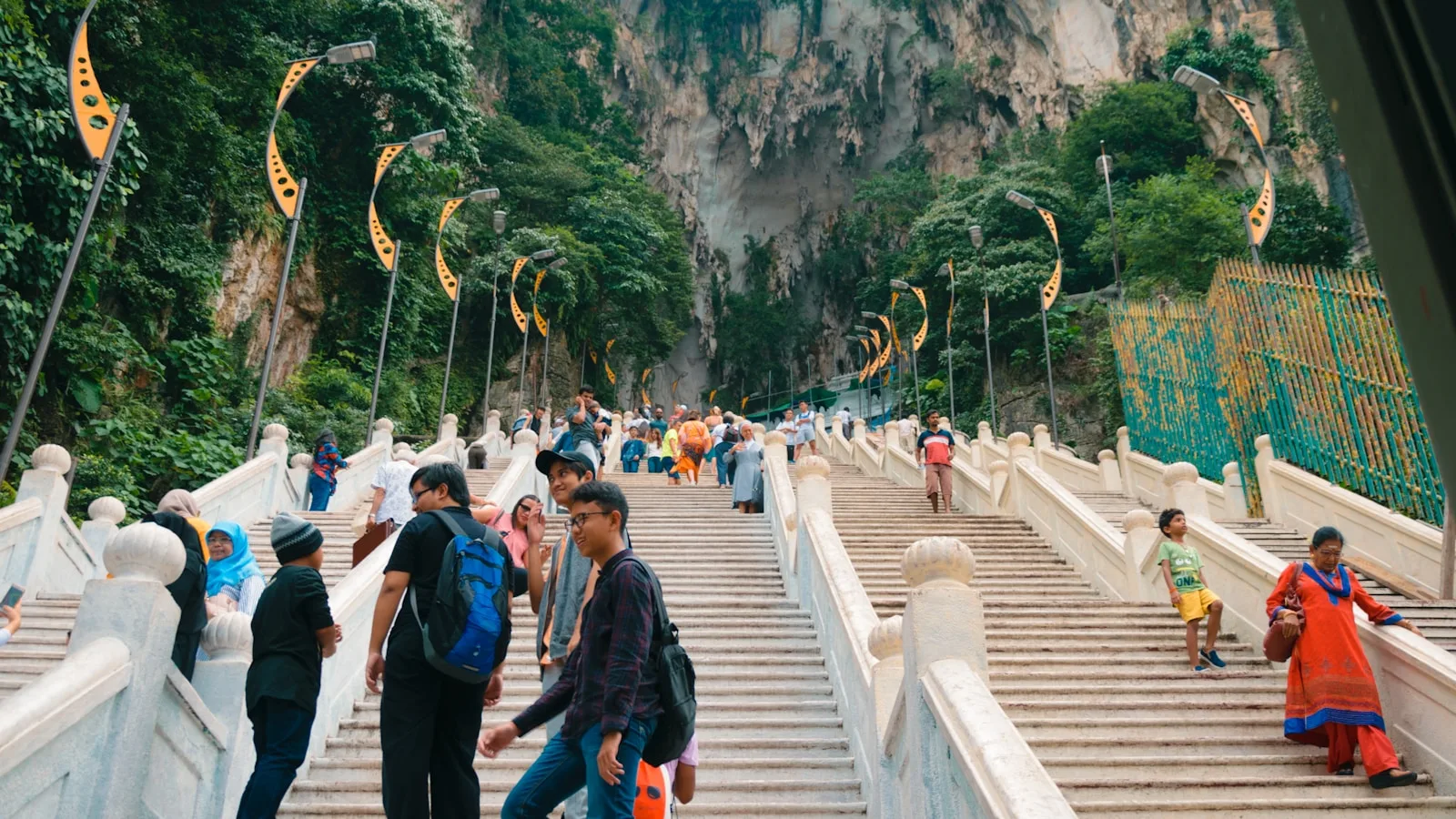 ️ Les Batu Caves – L'incontournable absolu