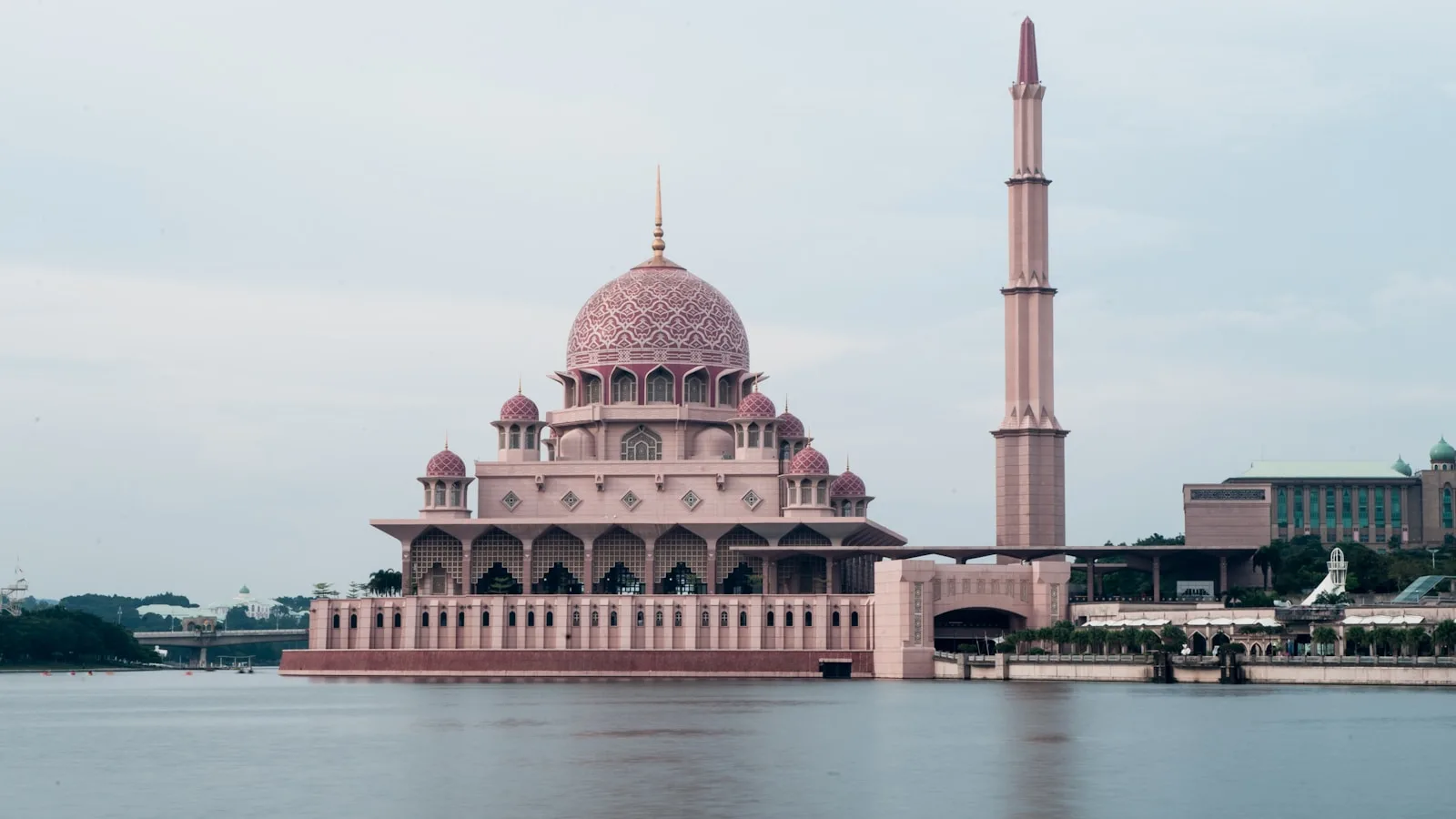 Masjid Putra – La mosquée rose de Putrajaya
